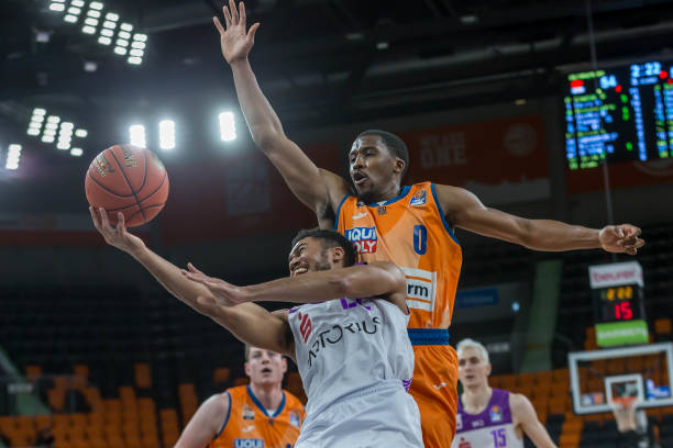 三连冠立下 三连冠立下